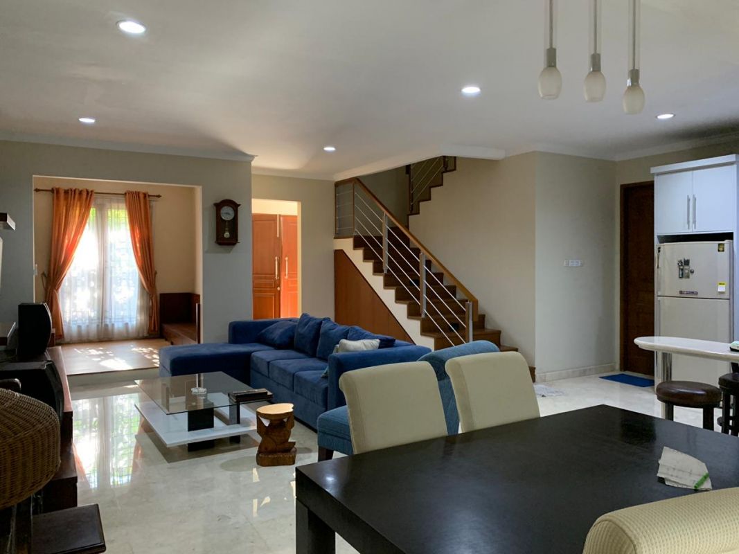 Casa de 2 andares no Compound Pejaten Barat Kemang (Demo)
